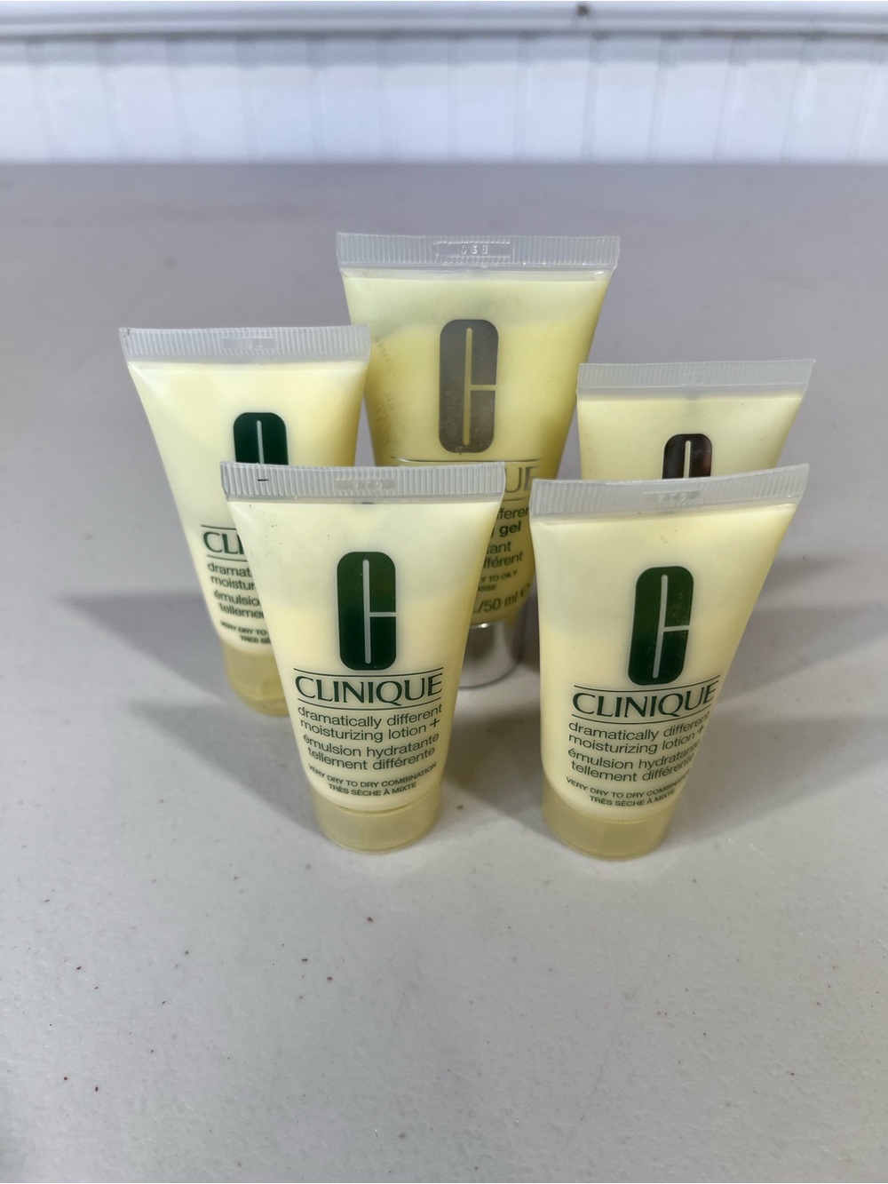 Clinique dramatically, different Lotion Travel Tubes - Set of 5